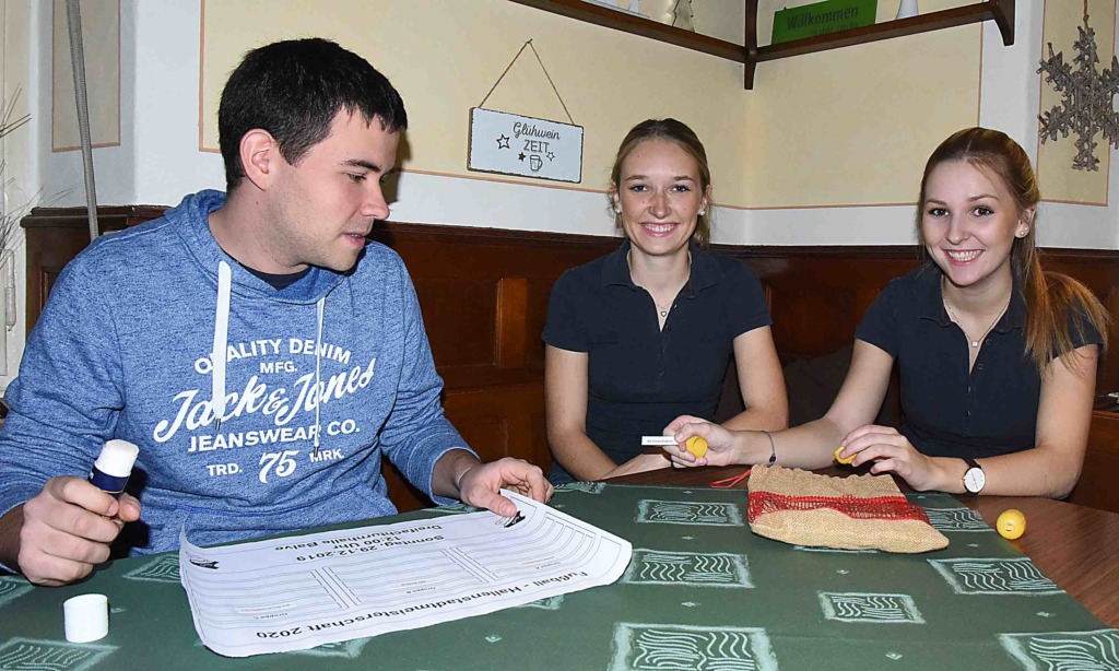 EILMELDUNG: Glücksfeen Paulina und Carla losen Spiele für Hallenspektakel aus