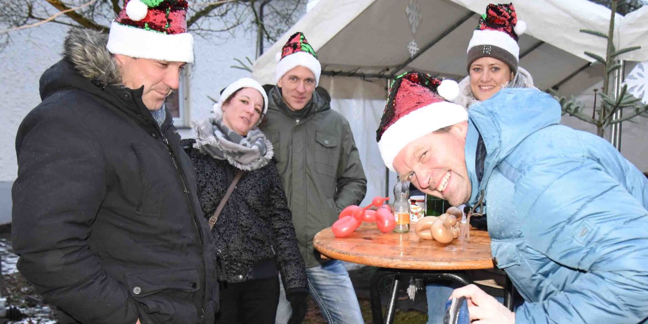 SONNTAG: Weihnachtszauber in der Dorfmitte