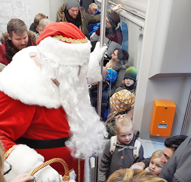 EILMELDUNG: Rund 1.400 Personen begleiten Hl. Abend den Weihnachtsmann auf Fahrt mit Hönnetalbahn