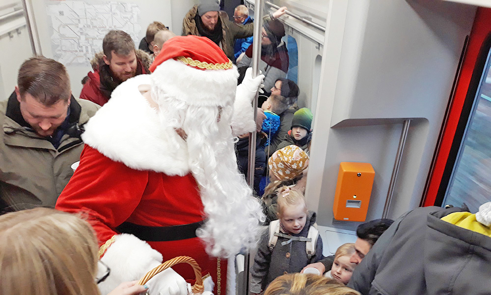 EILMELDUNG: Rund 1.400 Personen begleiten Hl. Abend den Weihnachtsmann auf Fahrt mit Hönnetalbahn