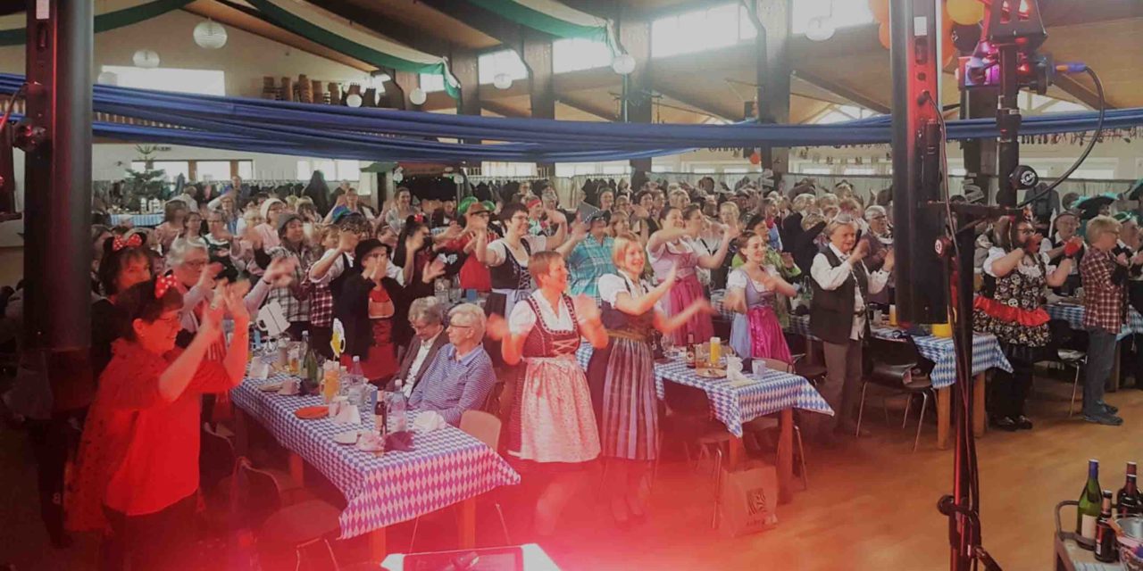Stimmungsvoller Frauenkarneval im Bergdorf