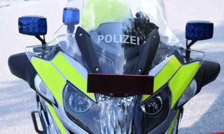 Biker rasen mit 190 km/h über Landstraße – Polizei mit Videokamera dabei