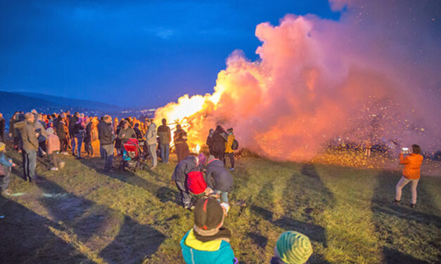 11 Osterfeuer brennen in der Stadt