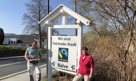 Fairtrade-Schilder instand gesetzt und neu gestrichen