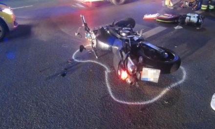 Biker aus Iserlohn schwer verletzt – Unfallverursacherin soll bei Rotlicht in Kreuzung gefahren sein