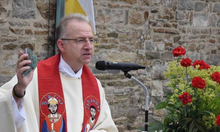 Pfarrer Andreas Schulte: „Stolpersteine sind wichtig für unser Leben“ – Balver verehren St. Blasius