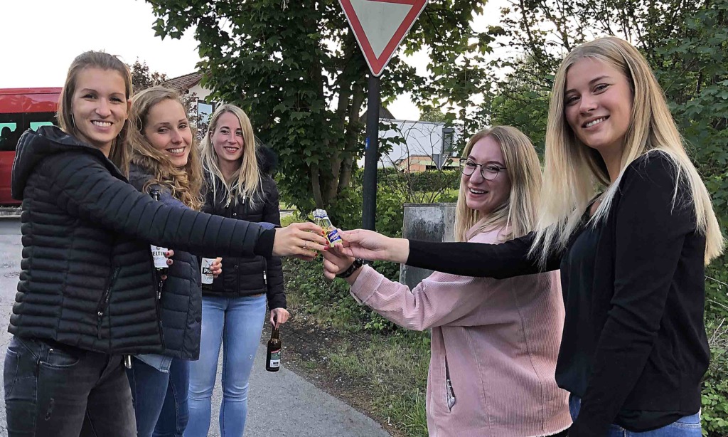 IMPRESSIONEN: Musikzug L.A. erfreut Majestäten mit Ständchen – Umtrunk im Dorf