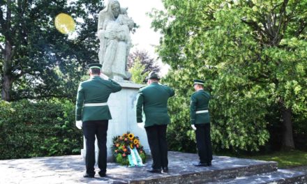 Schützenbruderschaft Garbeck gedenkt ihrer verstorbenen Mitglieder am Ehrenmal