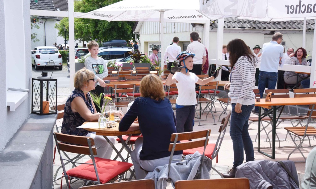 PREMIERE: Gottesdienst im Garbecker Biergarten Syré