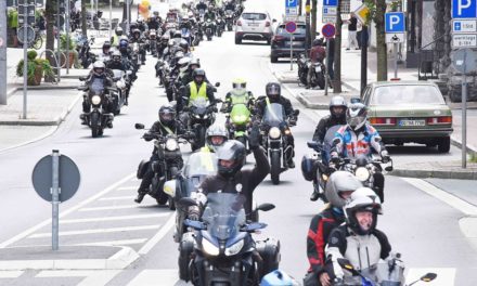 1.000 Biker demonstrieren gegen Fahrverbot