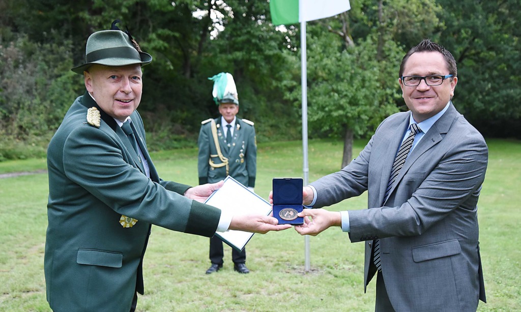 Hohe Auszeichnung zum Jubiläum: NRW-Ehrenplakette für Schützenbruderschaft Volkringhausen