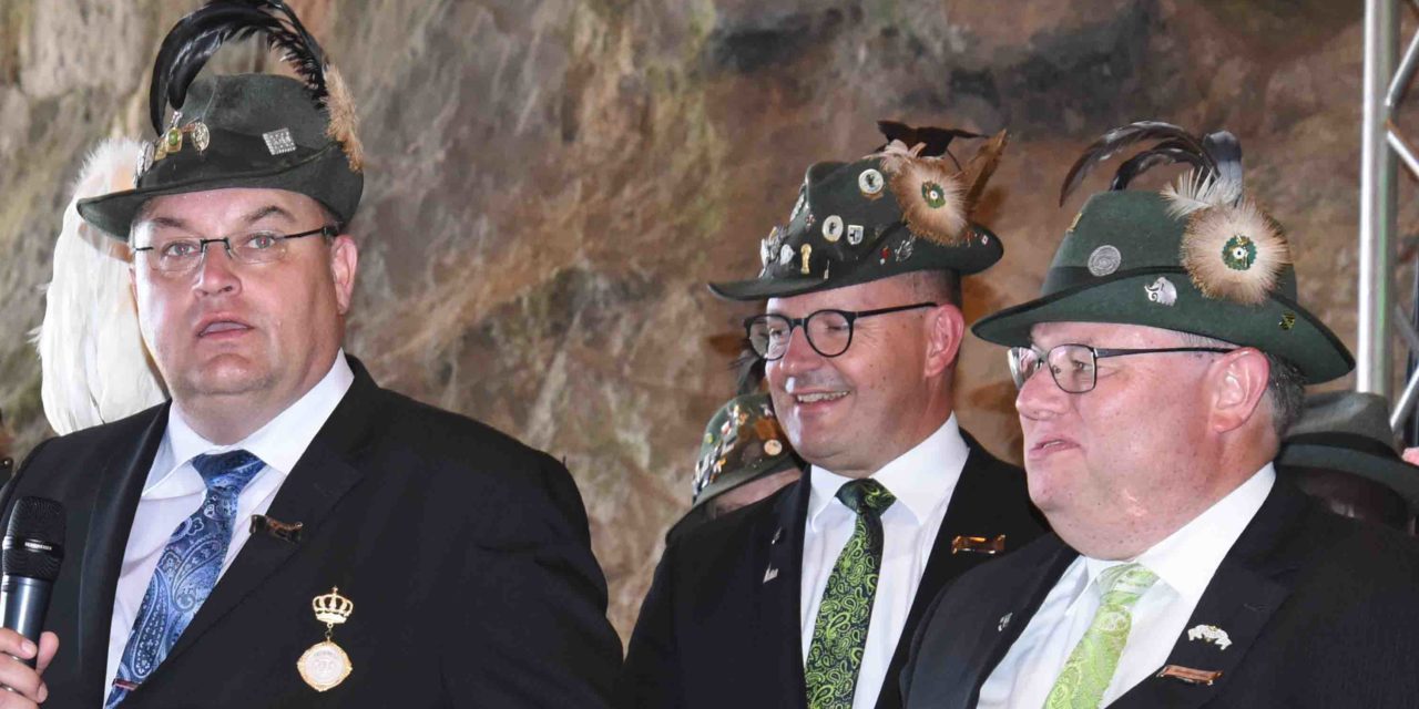 Balver Schützenbrüder gratulieren ihrem „Keksi“ zum 50. Geburtstag
