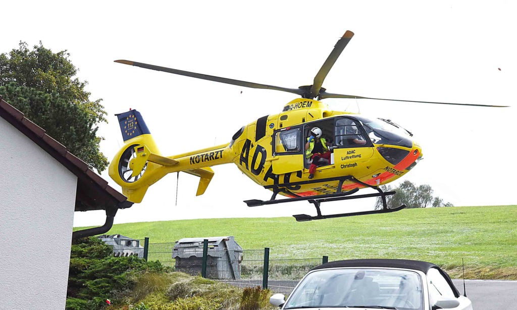 ADAC-Rettungshubschrauber fliegt Balverin in Spezialklinik