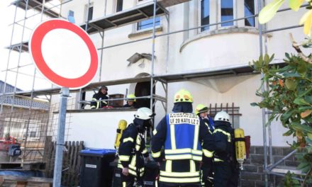 Feuer in Neuenrade – Ältere Dame muss evakuiert werden
