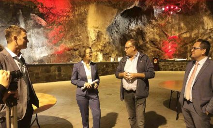 HEUTE ABEND: Heimatministerin Scharrenbach begeistert von Balver Höhle – Brudermeister Rapp lädt sie zum Schützenfest 2021 ein