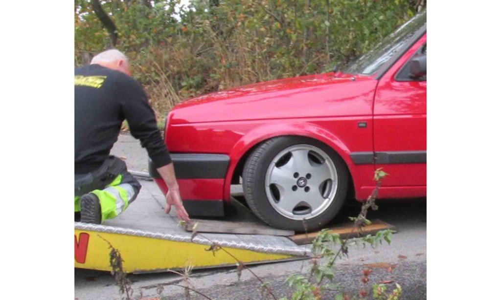 Dreister Pkw-Fahrer kommt ohne Führerschein zum Tuner-Treffen