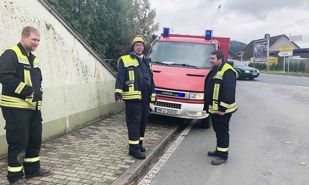 Pkw-Fahrer aus Sundern zieht 25 km lange Ölspur von Wulfringhausen bis Iserlohn – Polizei sperrt K 11