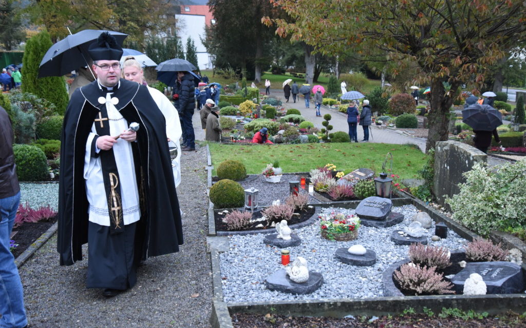 Allerheiligen: Maskenzwang für Friedhofsbesucher