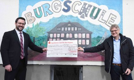 Burgschule Neuenrade freut sich über 1.800-Euro-Spende