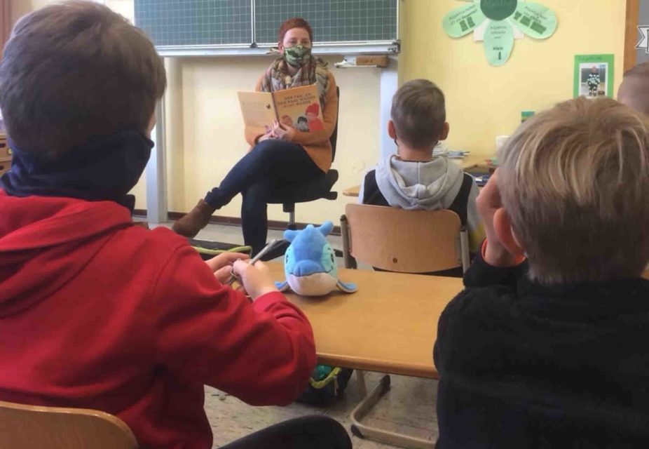 Vorlesetag 2020 in Grundschule Garbeck: Lehrerinnen lesen den Kindern spannende Geschichten vor