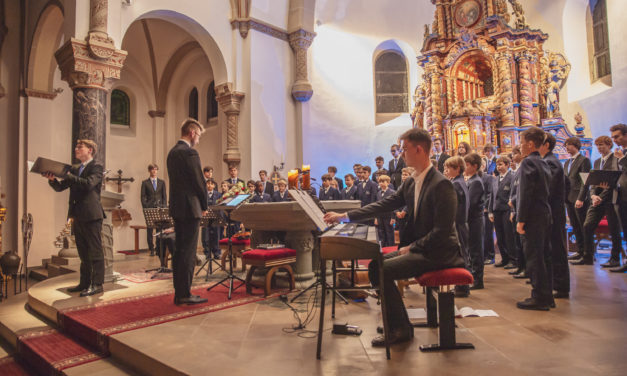 Weltbekannter Chor begeistert 350 Zuhörer – Regensburger Domspatzen halten Gastspiel in Balve ab