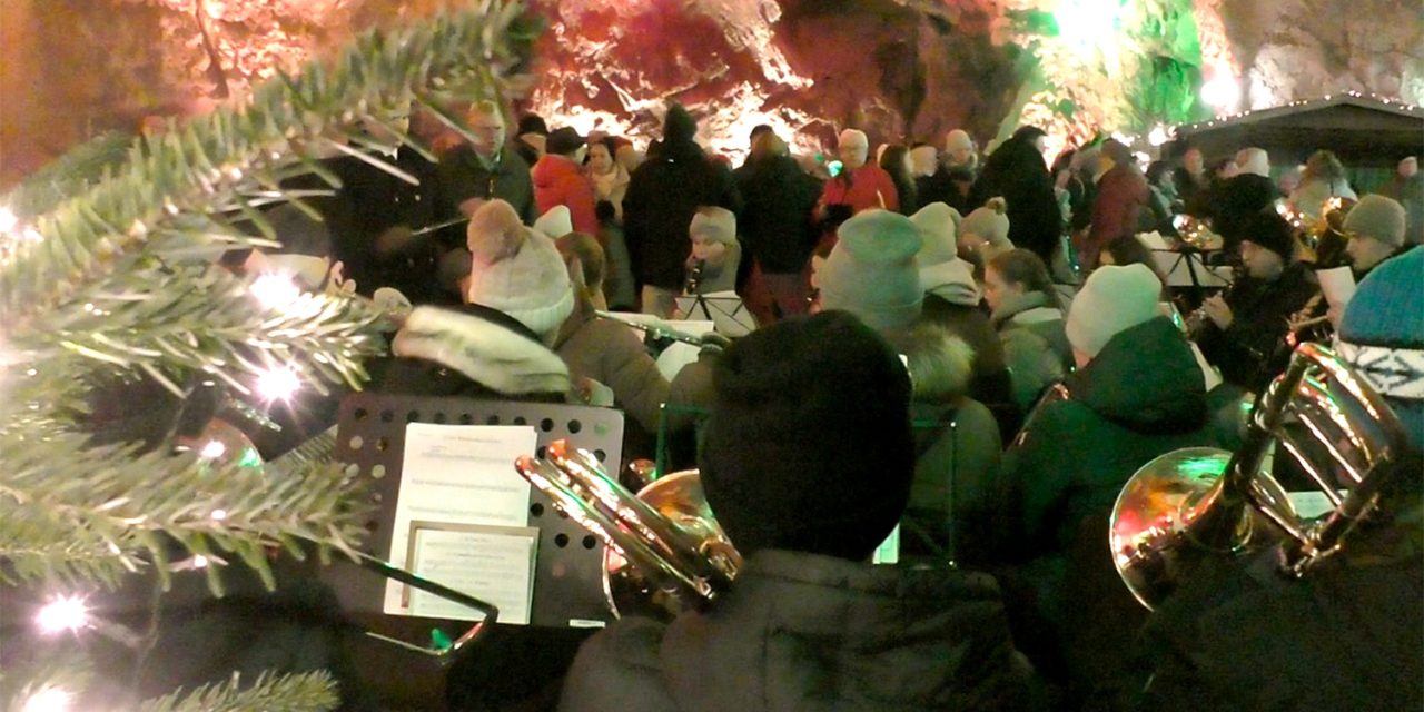 Vorweihnachtliches Flair in der Balver Höhle