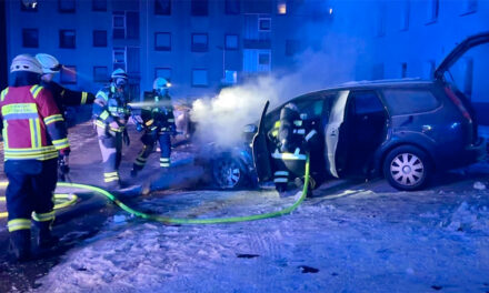 Zufall? Drei Fahrzeuge brennen in Plettenberg