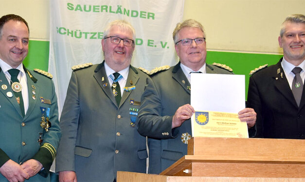 Hohe Auszeichnung für Balver Wolfram Schmitz
