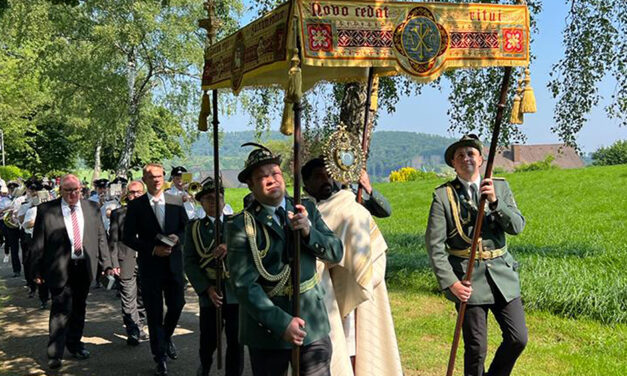 Fahnenweihe an der Pius-Kapelle