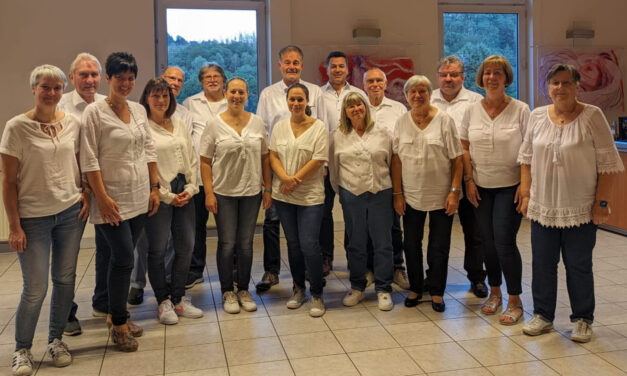 Zwei große Chorgemeinschaften in der Balver Höhle