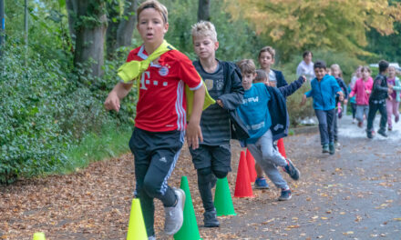 AOK lud Balver Grundschulkinder zum Laufabzeichen ein