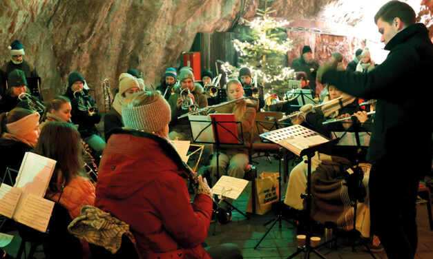 Weihnachtsliedersingen in der Balver Höhle startet jetzt durch
