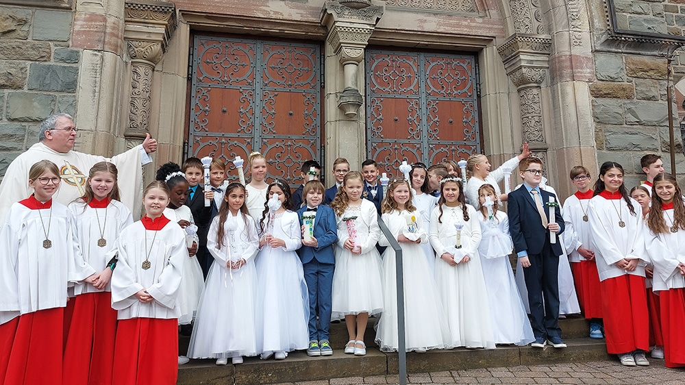 20 Kinder erhielten die 1. Heilige Kommunion