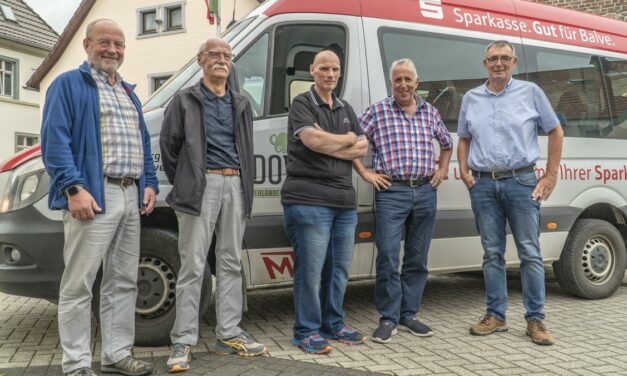 Große Freude: Balver Bürgerbusverein erhält neues Fahrzeug