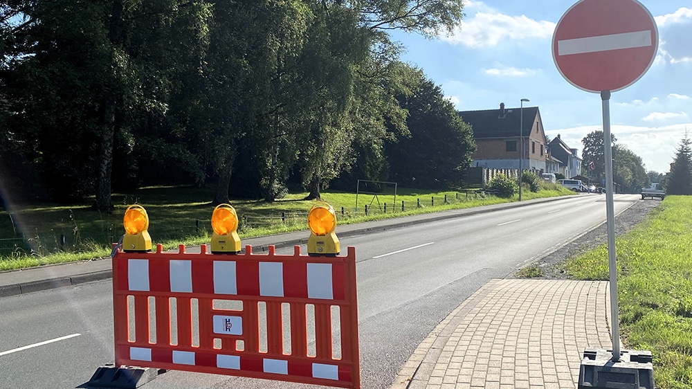 B229 zwischen Kreisverkehr und Hüttenweg nur halbseitig