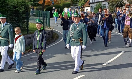 Kinder-Schützenfest und Erntedankumzug in Langenholthausen