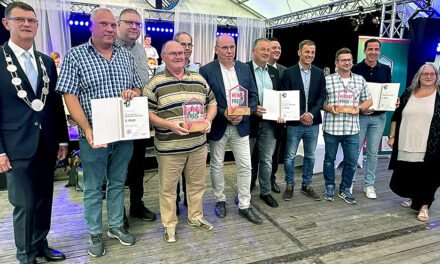 Tolles Fest – dafür erhielt der Ortsausschuss den Heimatpreis