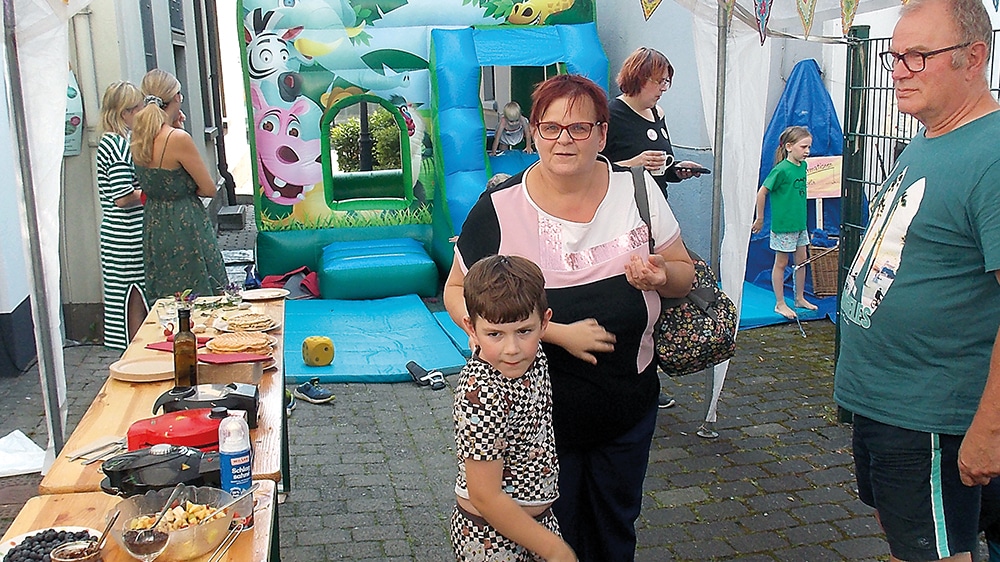 25 Kinder üben im Lernstübchen die Mathematik