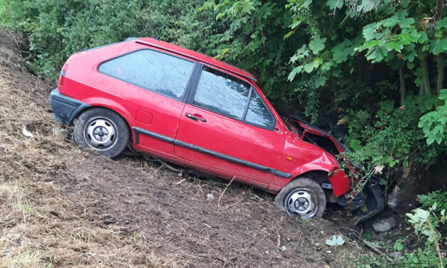 Alleinunfall: Fahrzeug kam von der Straße ab