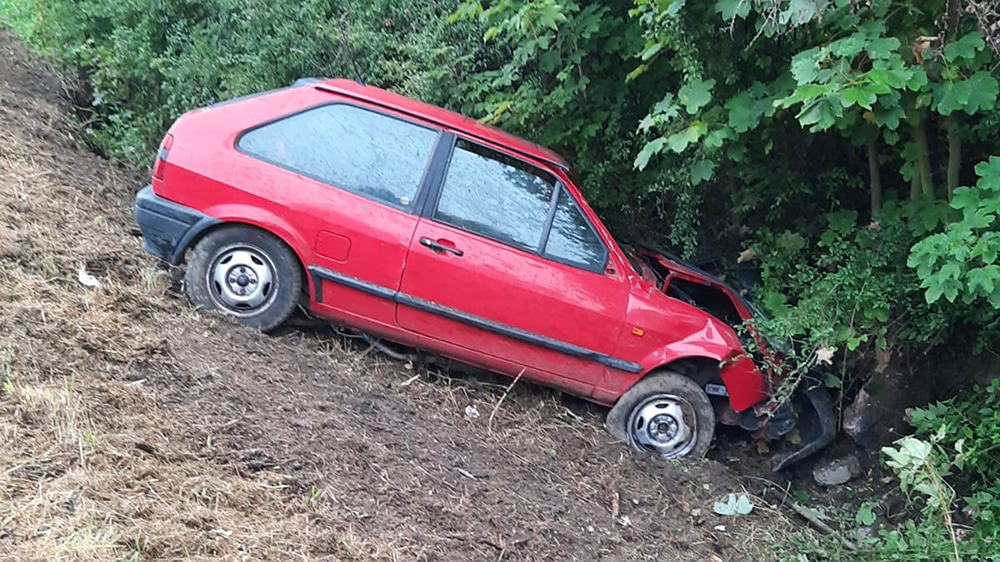 Alleinunfall: Fahrzeug kam von der Straße ab