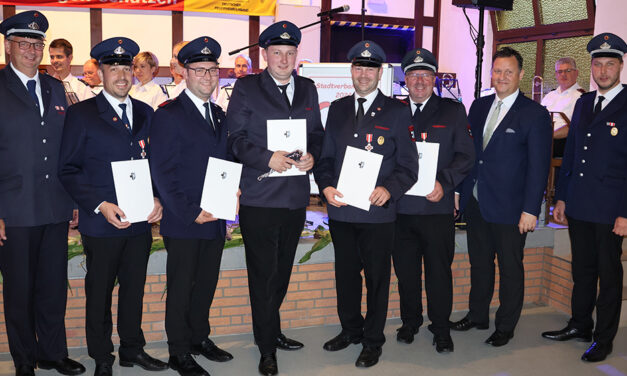 Ehrungen für langgediente Feuerwehrmänner