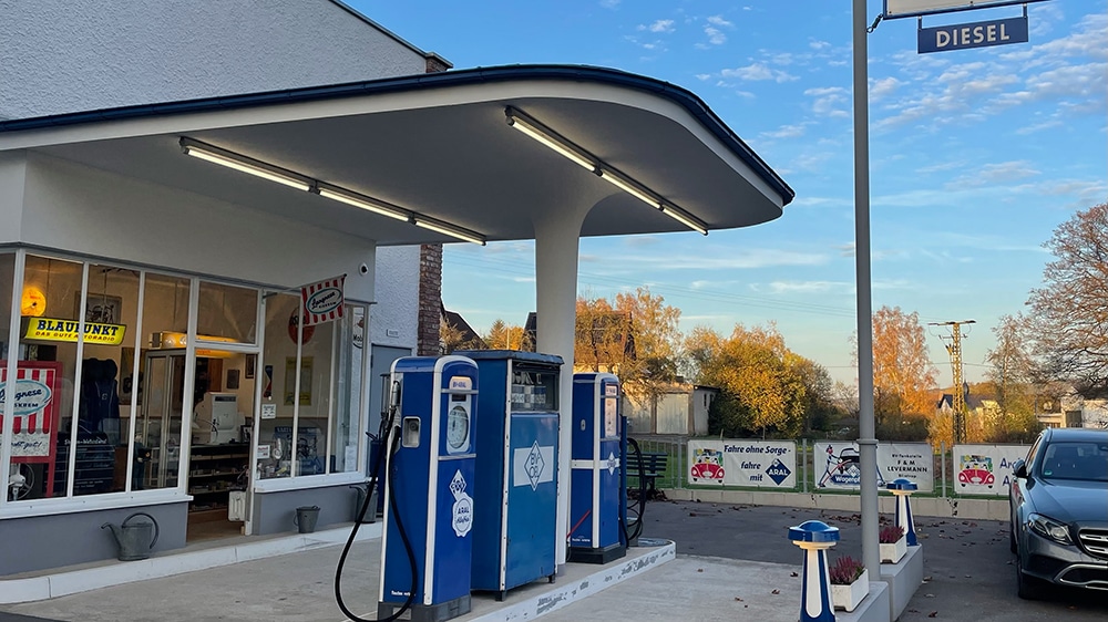 Stilechte Retro-Tankstelle steht in Blintrop