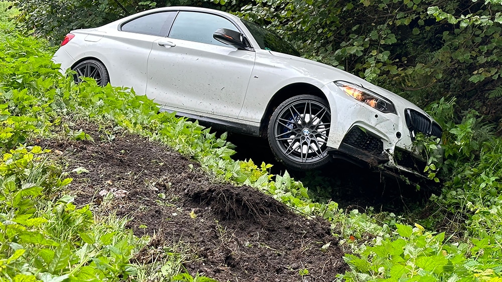 Auto landete in Binolen im Graben