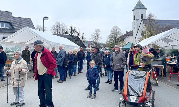 Stimmungsvolles Golddorf beim 27. Martinsmarkt