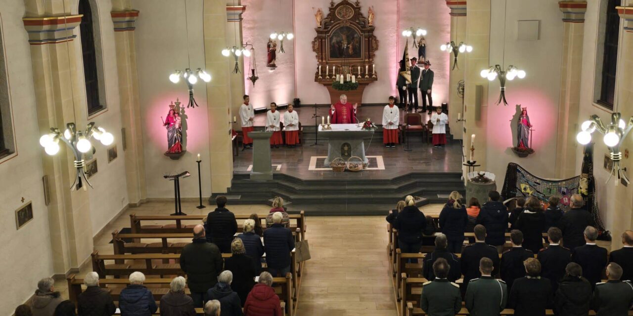 „Es werden keine Kirchen wegen Überfüllung geschlossen!“