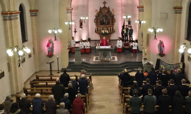 „Es werden keine Kirchen wegen Überfüllung geschlossen!“