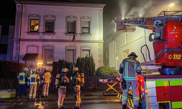 Vier Verletzte nach Brand in einem Wohnhaus