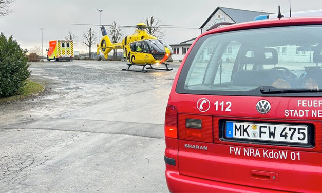 Hubschrauber landet am Affelner Sportplatz