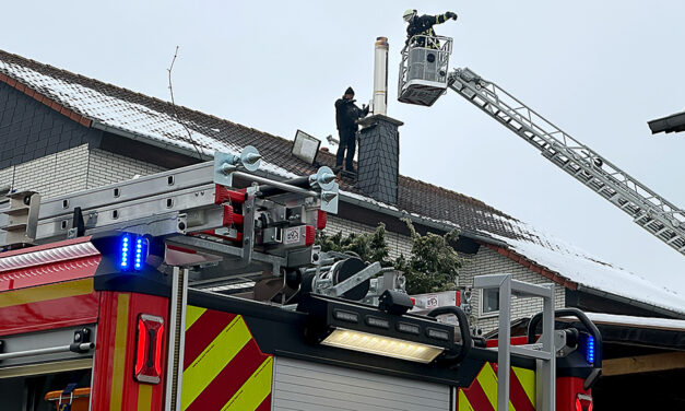 Feuerwehreinsatz: Glutnest in der Kaminverkleidung