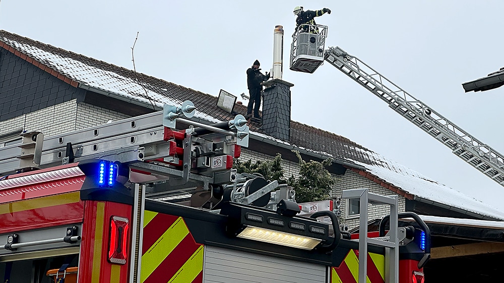 Feuerwehreinsatz: Glutnest in der Kaminverkleidung